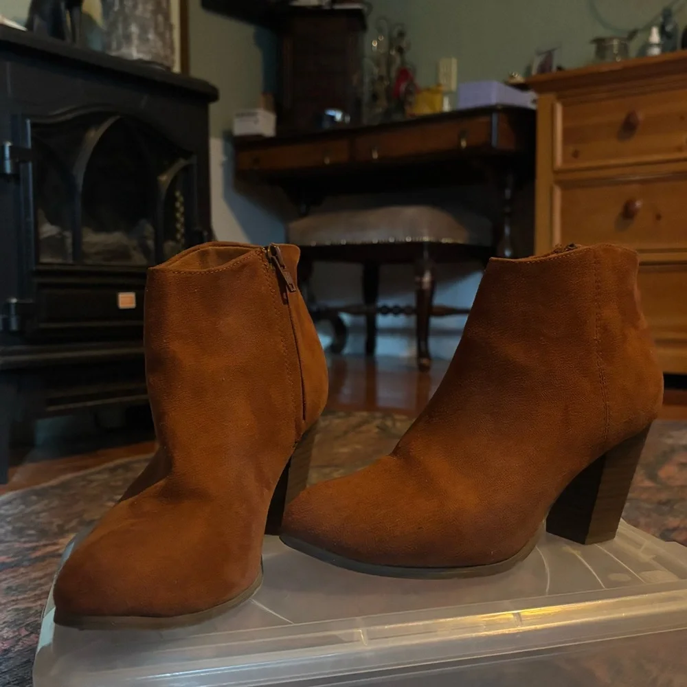 Old Navy Camel Heeled Ankle Boots Size 7 - Picture 6 of 9